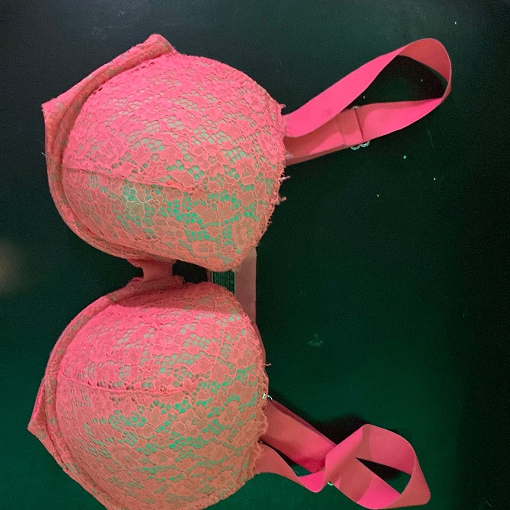 Victoria’s Secret 38D pink